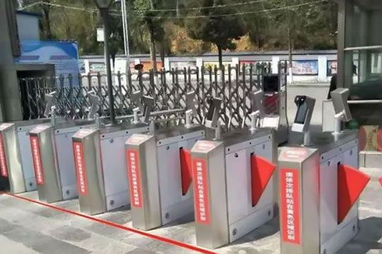 人臉識(shí)別測(cè)溫設(shè)備讓學(xué)校開學(xué)測(cè)溫更方便