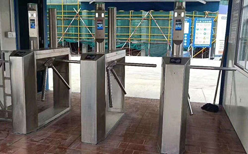 工地安裝一套人臉識別管理系統(tǒng)需要多少錢？