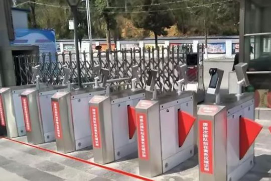 人臉識別測溫設(shè)備讓學(xué)校開學(xué)測溫更方便