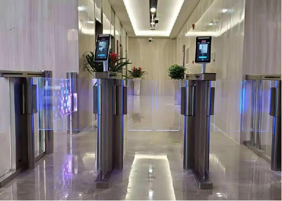 白云機(jī)場禁飛區(qū)后勤通道建設(shè)人員進(jìn)出門禁道閘通行系統(tǒng)